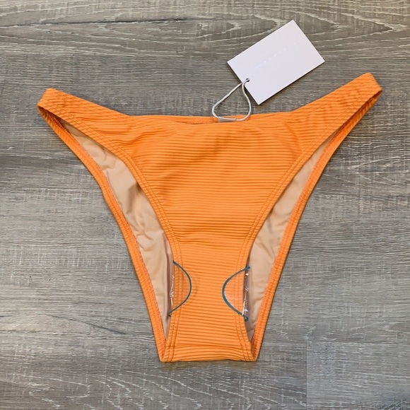 TWIIN Justice scooped thong - Picture 2 of 7